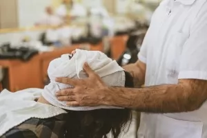 How Medical Grade Scalp Therapy Is Transforming Aesthetic Wellness